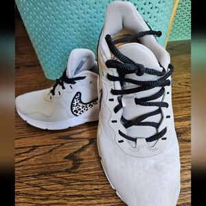 Nike Legend Essential 2 Premium Women's Training Shoes
